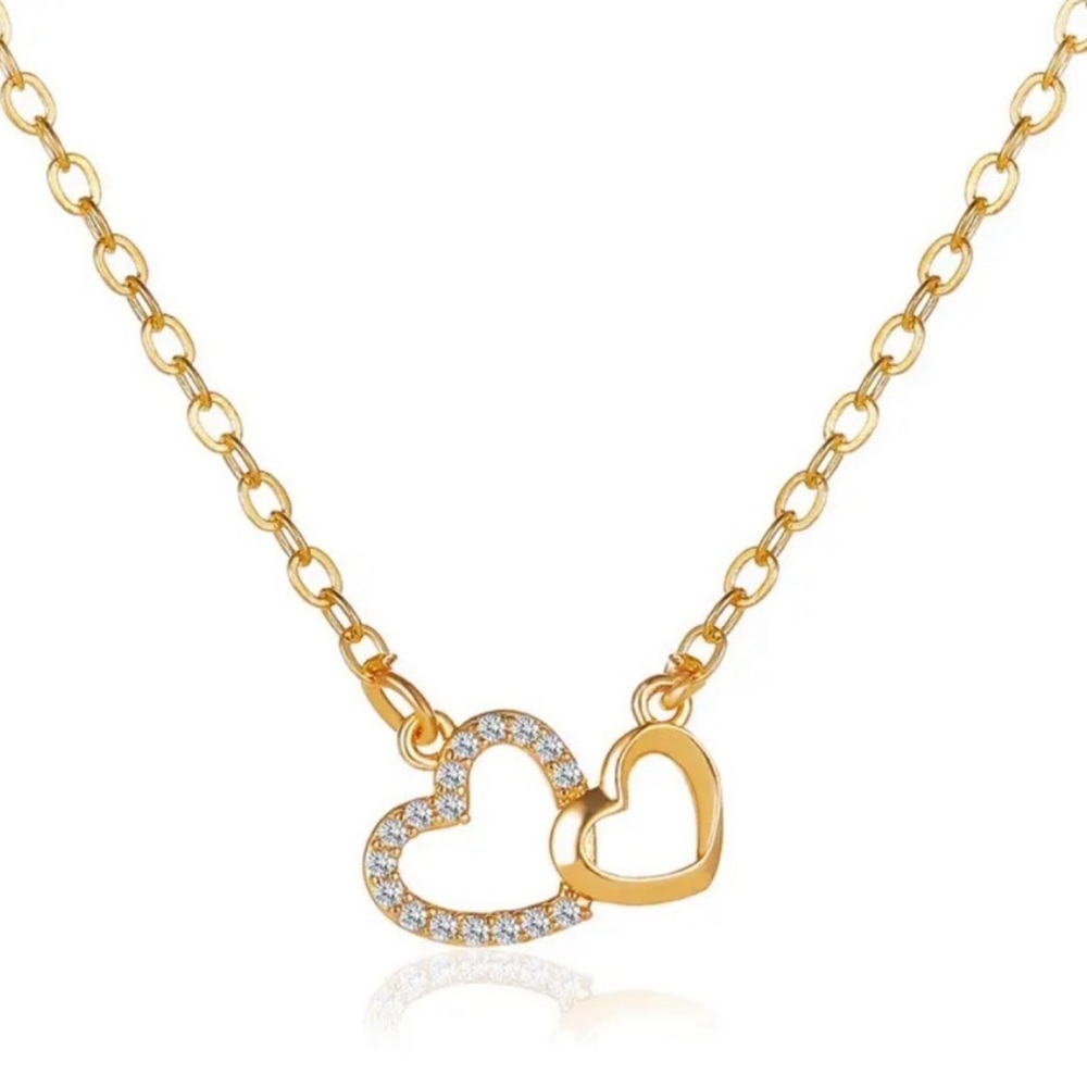 ✨❤️ Dainty Gold Tone Double Heart Necklace ✨❤️ - Picture 5 of 5
